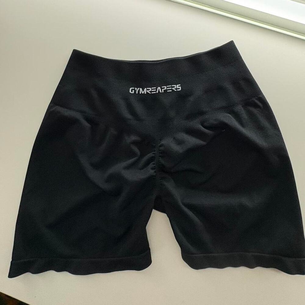 Gymreapers black seamless scrunch shorts